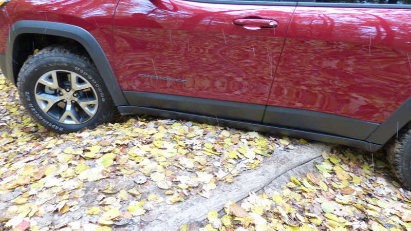 Illustration for article titled Which Is Better Off-Road: A Brand New Jeep Cherokee Or My Old $600 Craigslist Cherokee?